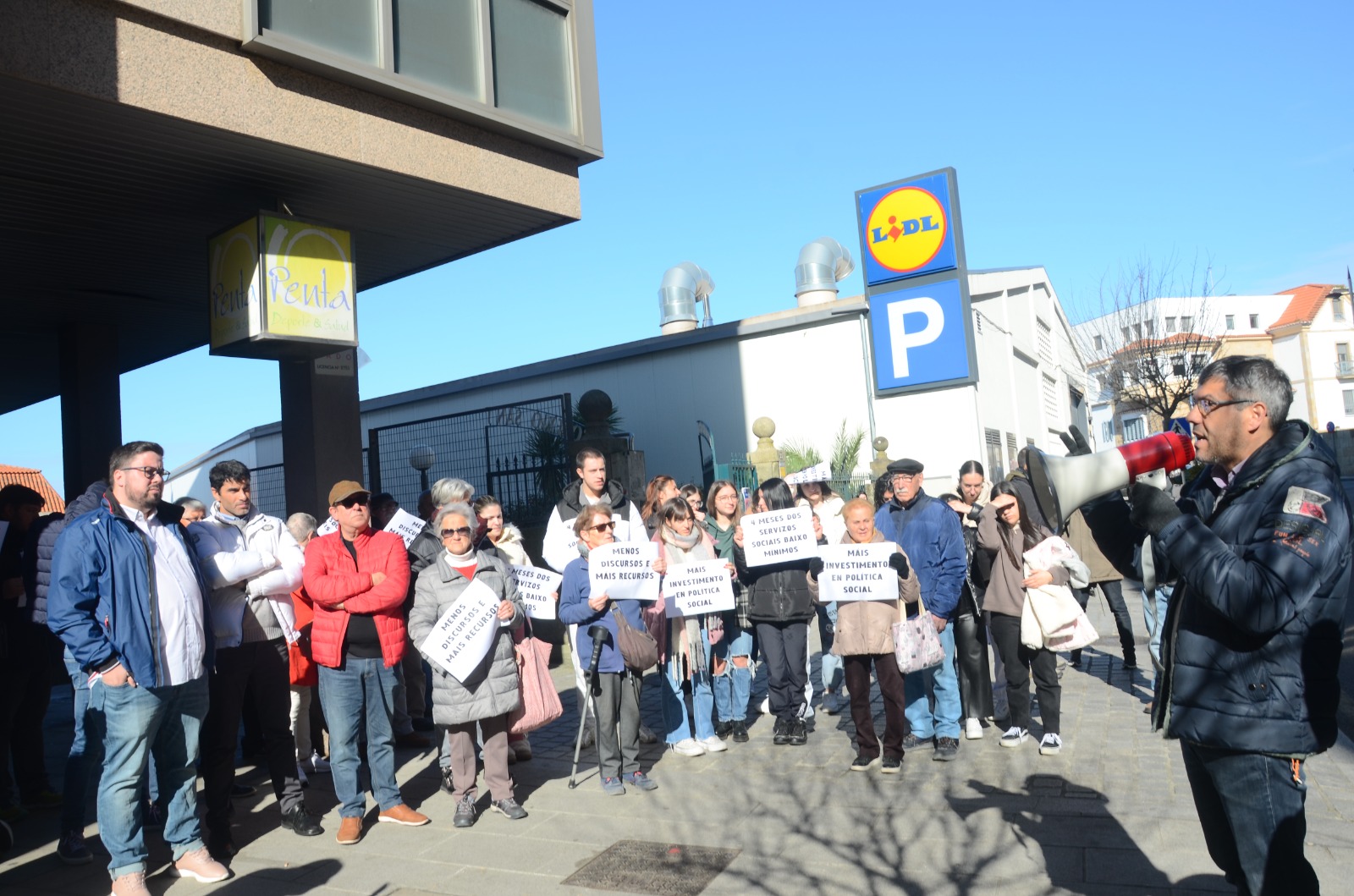 El Vecindario se concentra para denunciar, la falta de personal de la ...