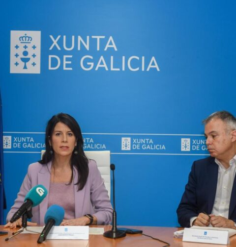 La titular de Vivienda de Planificación de Infraestructuras, María M. Allegue, junto con el secretario general de Vivienda y Urbanismo, Heriberto García Porto, informó de esta nueva adquisición