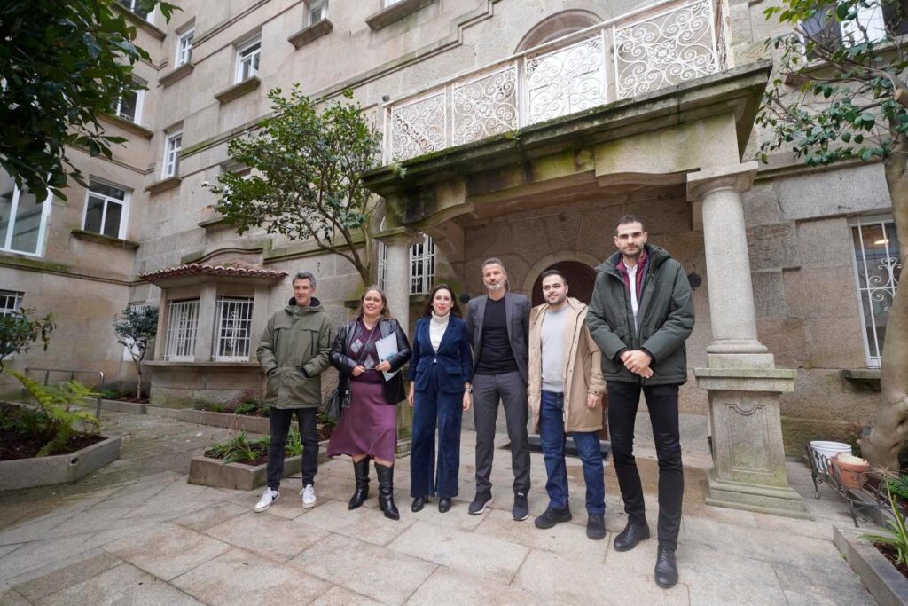 La conselleira de Economía e Industria, María Jesús Lorenzana, visitó hoy en Vigo las instalaciones del nuevo centro Atendo Senior Living