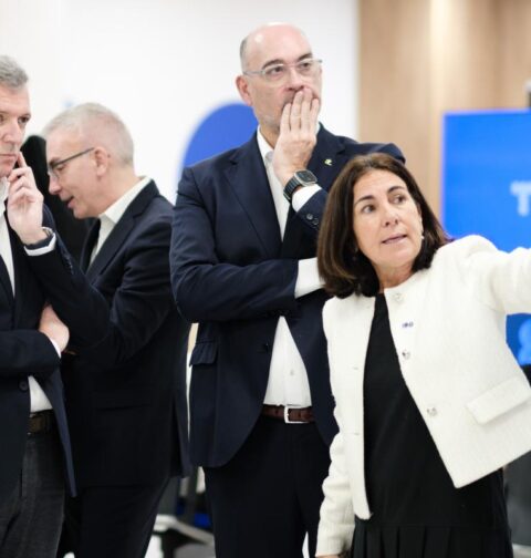 El titular de la Xunta participó en la inauguración del nuevo Centro de Talento y Tecnología de Telefónica en Vigo
