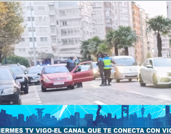 Detenida una conductora por saltarse un semáforo y luego intentar agredir a los agentes en Vigo.