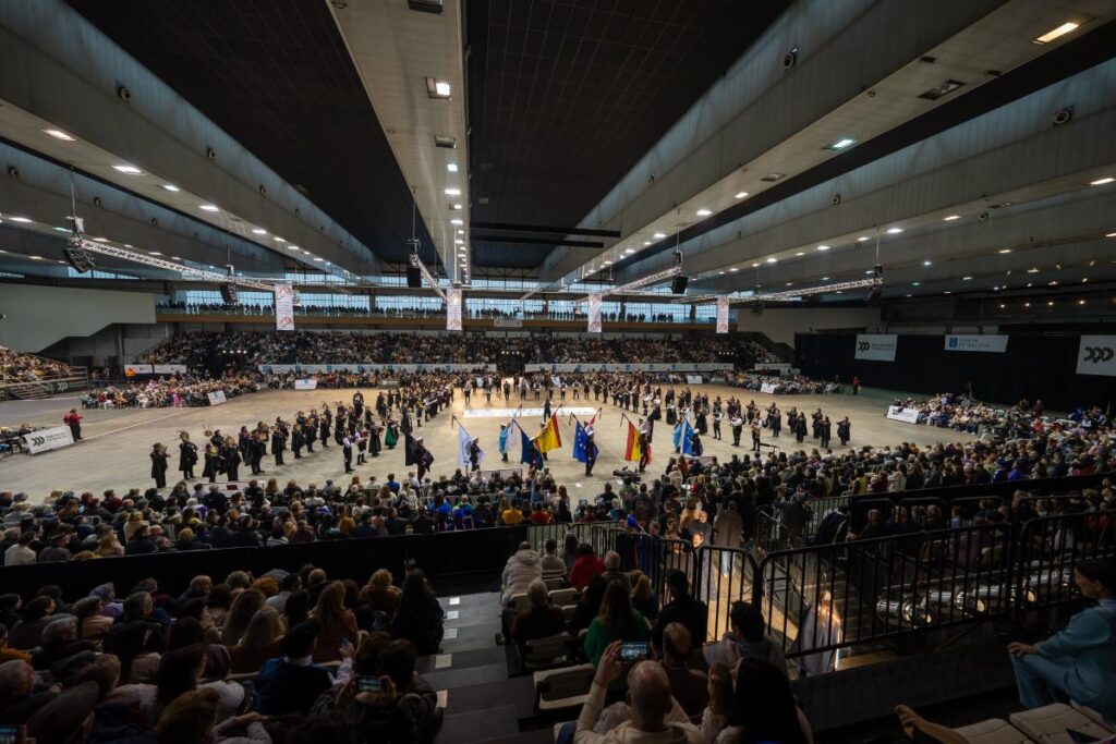 conselleiro de Cultura, Lingua e Xuventude, asistió al VII concurso de Rondallas del área de Vigo acompañado por la delegada territorial de la Xunta