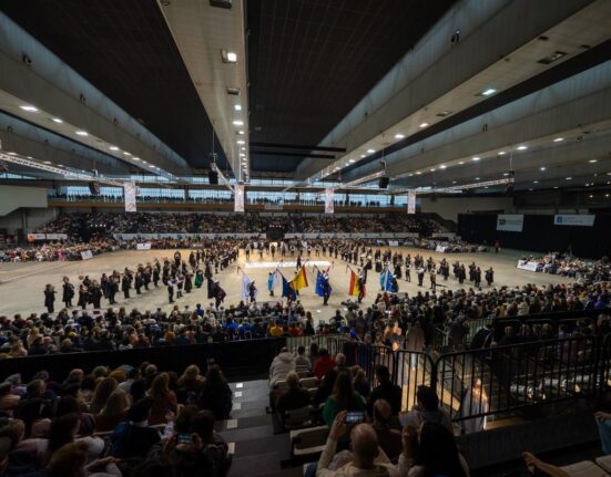conselleiro de Cultura, Lingua e Xuventude, asistió al VII concurso de Rondallas del área de Vigo acompañado por la delegada territorial de la Xunta
