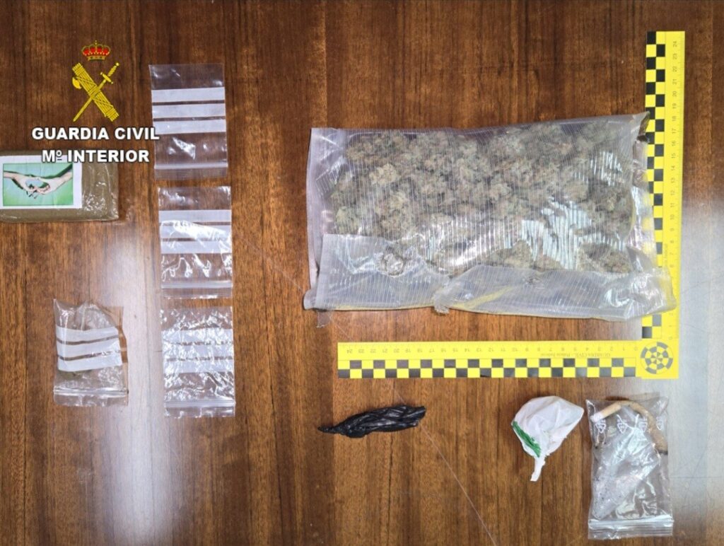 La Guardia Civil investiga a dos personas por un presunto delito de tráfico de drogas en Soutomaior
