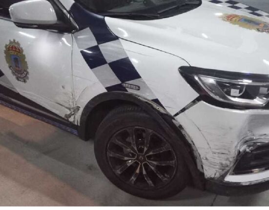 Una persecución por Vigo y Porriño a más de 180km/h impactando contra varios coches de policía acaba con el conductor detenido