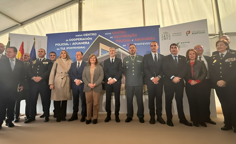 El ministro del Interior ha inaugurado este jueves las nuevas instalaciones del Centro de Cooperación Policial y Aduanera junto a la ministra de Administración Interna de Portugal, Maria Margarida Blasco