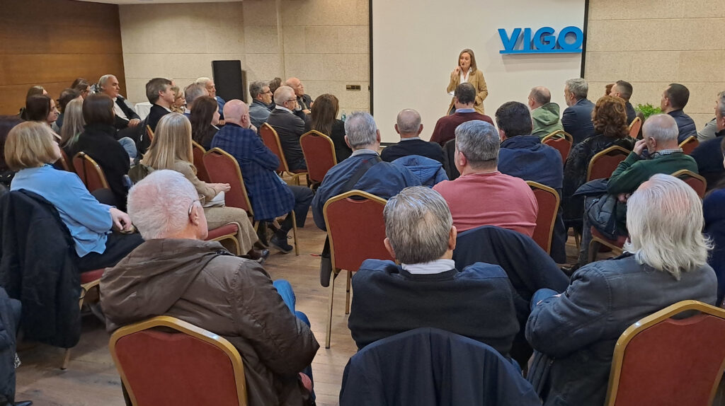 Luisa Sánchez promete a la militancia del PP de Vigo una “política de proximidad” basada en “el contacto con el territorio”