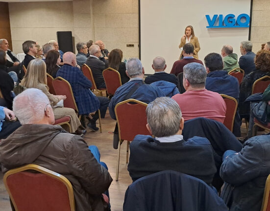 Luisa Sánchez promete a la militancia del PP de Vigo una “política de proximidad” basada en “el contacto con el territorio”