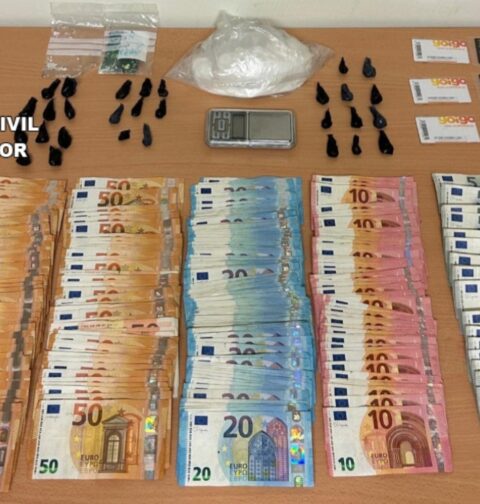 La Guardia Civil detiene por un delito de tráfico de drogas a dos vecinos de A Estrada