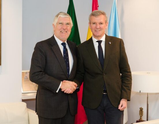 Rueda recuerda al embajador de Portugal en España la importancia de la colaboración institucional para hacer realidad el AVE Vigo-Oporto