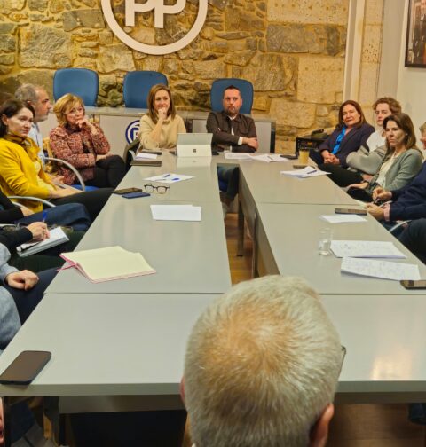 Luisa Sánchez empieza a moldear el nuevo PP de Vigo en la primera reunión de su comité ejecutivo