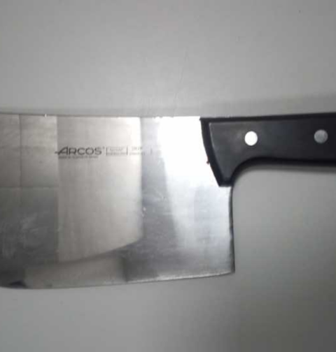 Detenido un hombre en Vigo que amenazo a los policías con un machete cuando estos llamaron a la puerta de su casa para que bajara la música