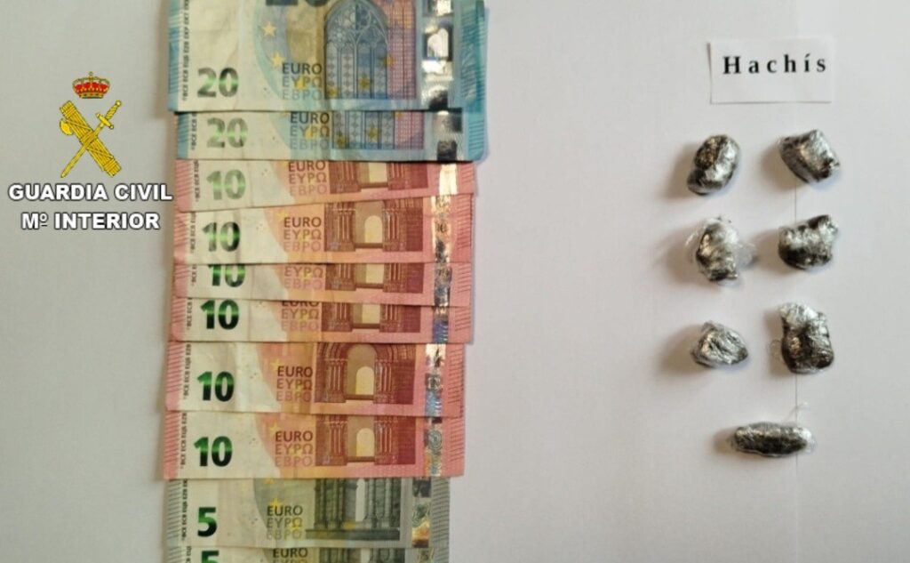 La Guardia Civil detiene a un vecino de Gondomar como presunto autor de un delito contra la salud pública