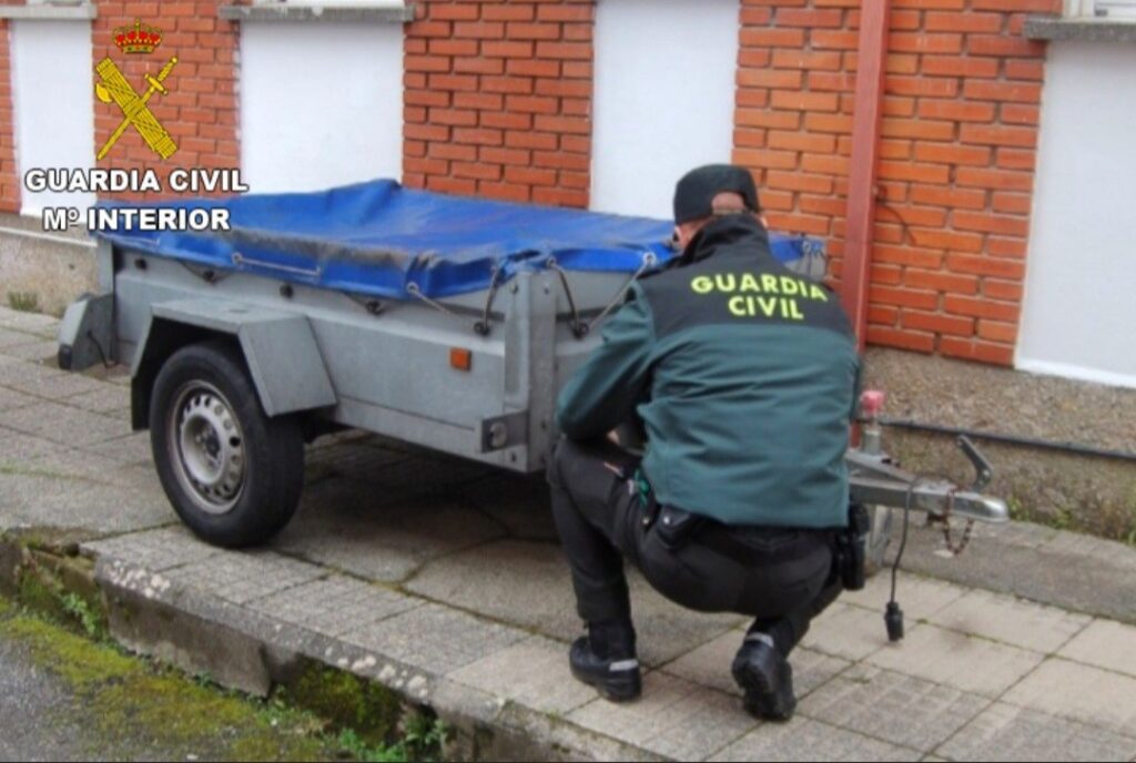 La Guardia Civil recupera un remolque e investiga a una persona como presunto autor de su hurto en Caldas de Reis