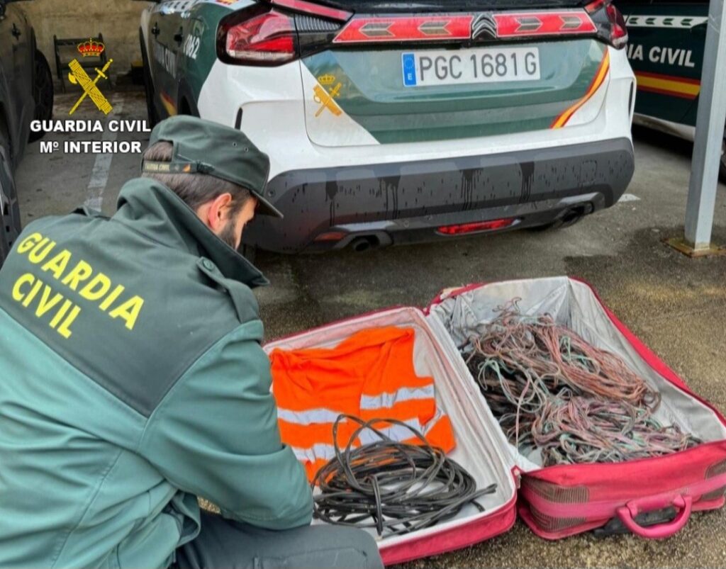 La Guardia Civil detiene a una persona a la que se le atribuyen 17 robos con fuerza de cableado de cobre en Ponteareas