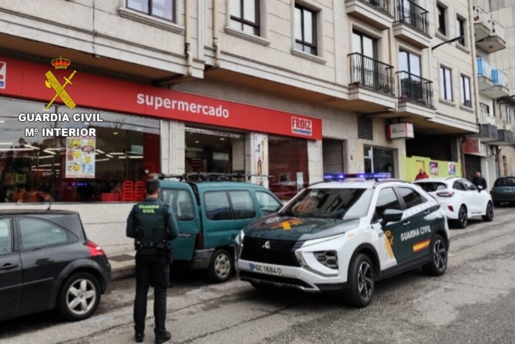 La Guardia Civil detiene a dos personas por 3 robos en distintos establecimientos de Salceda de Caselas