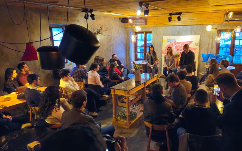 El PP de Vigo acerca las medidas autonómicas de vivienda a los jóvenes de la ciudad en un encuentro directo con Allegue y López Campos