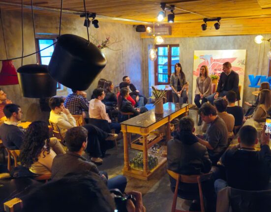 El PP de Vigo acerca las medidas autonómicas de vivienda a los jóvenes de la ciudad en un encuentro directo con Allegue y López Campos