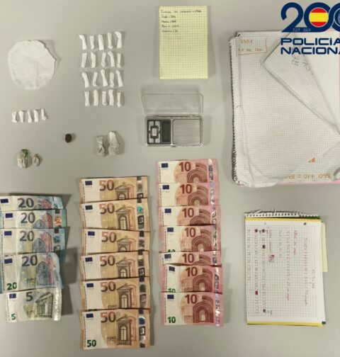 La Policía Nacional investiga un punto de menudeo de droga denunciado por los vecinos de la zona de Teis logrando desmantelarlo