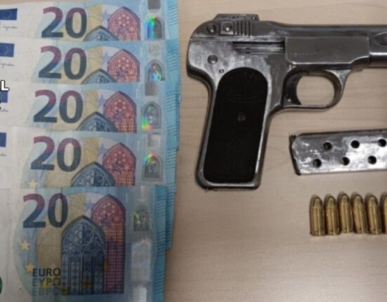 La Guardia Civil de Tui detiene a un varón que porta un arma corta sin ningún tipo de documentación