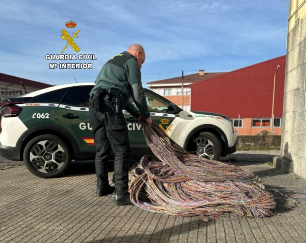 La Guardia Civil investiga a un vecino de A Cañiza por un presunto delito de hurto de cable telefónico