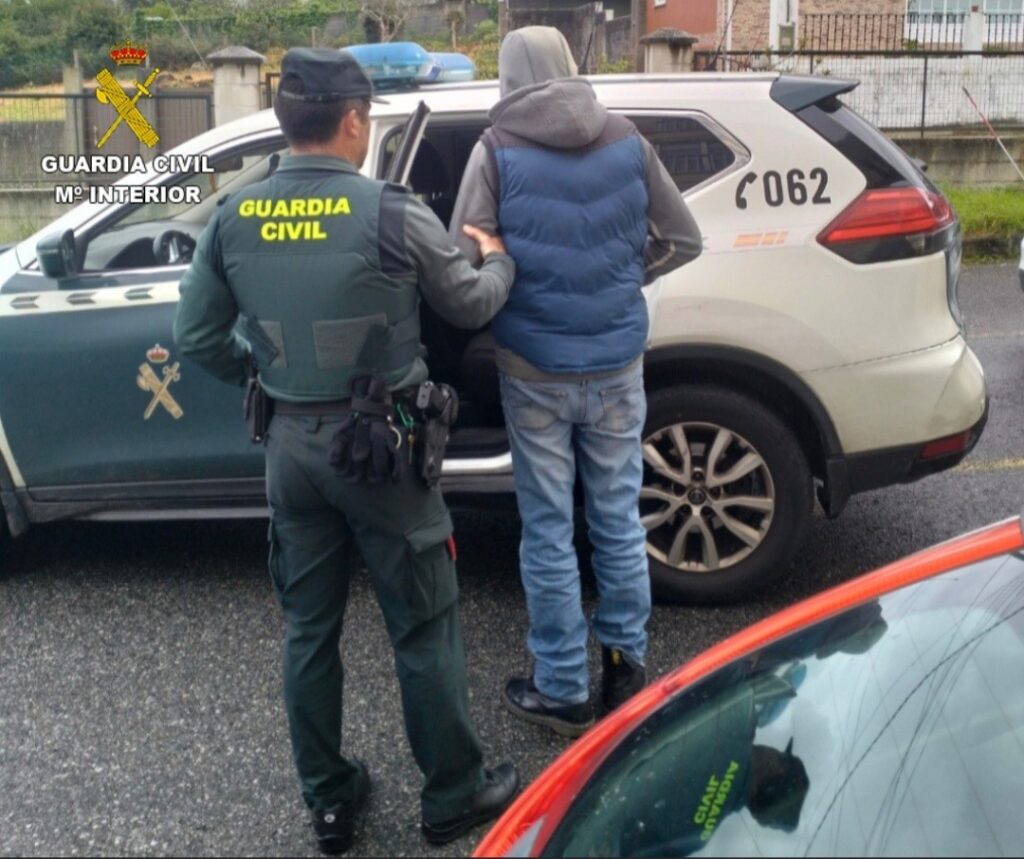 La Guardia Civil de O Grove detiene al presunto autor de varios robos por el procedimiento del tirón