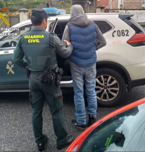 La Guardia Civil de O Grove detiene al presunto autor de varios robos por el procedimiento del tirón