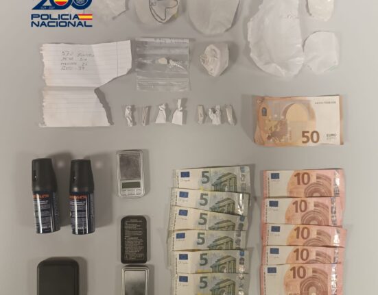 LA POLICÍA NACIONAL DESACTIVA UN PUNTO NEGRO DE VENTA DE DROGAS EN LA ZONA DE TRAVESÍA DE VIGO Y DETIENE A SUS DOS RESPONSABLES"