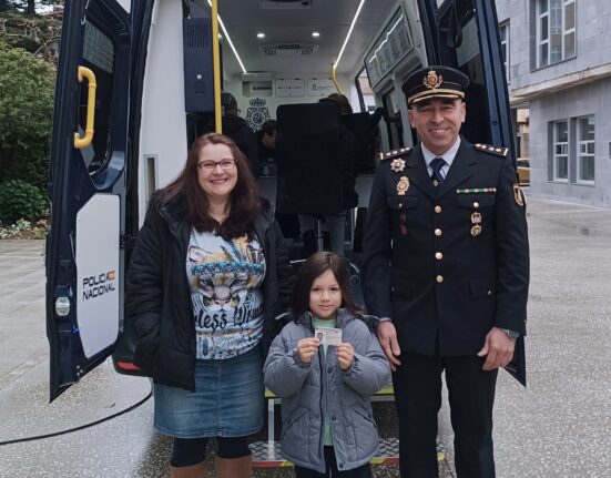 El vehículo VIDOC de la Policía Nacional con sede en Vigo para la expedición de documentación en el sur de la provincia, echó a andar esta semana en Cangas y Baiona