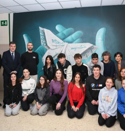 La Xunta conmemora el Día Internacional Contra lo acoso escolar con un mural del artista urbano Mon Devane para lanzar un mensaje de tolerancia cero