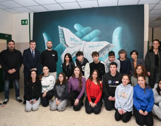 La Xunta conmemora el Día Internacional Contra lo acoso escolar con un mural del artista urbano Mon Devane para lanzar un mensaje de tolerancia cero
