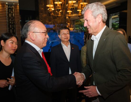 Rueda evalúa en Vigo con el presidente de CITIC Group nuevas oportunidades de colaboración entre Galicia y China