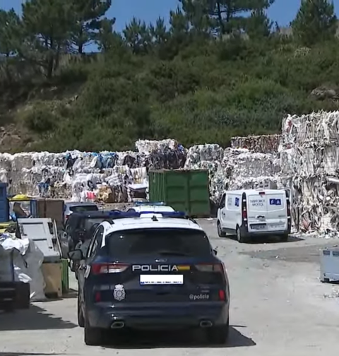 Aparece el cuerpo de un varón dentro de un contenedor de papel en A Coruña