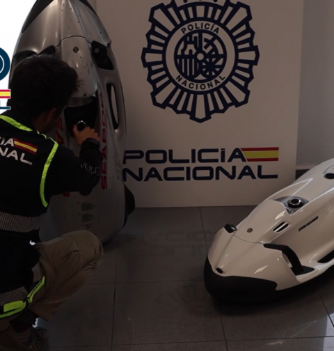 La Policía Nacional desarticula una organización que utilizaba dispositivos “seascooter” para recuperar cocaína adosada a buques mercantes en los puertos de Marín y Vigo