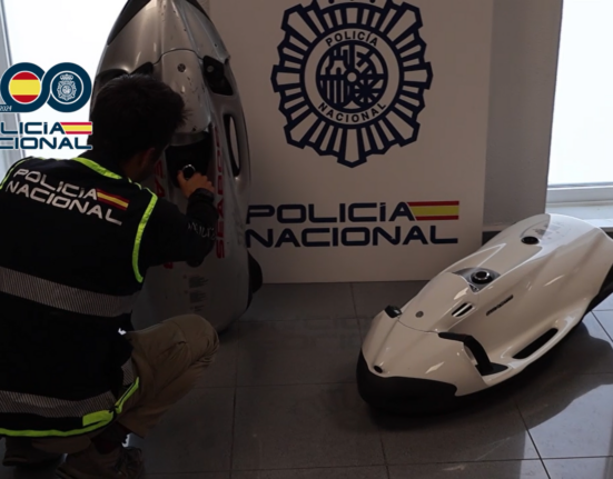 La Policía Nacional desarticula una organización que utilizaba dispositivos “seascooter” para recuperar cocaína adosada a buques mercantes en los puertos de Marín y Vigo