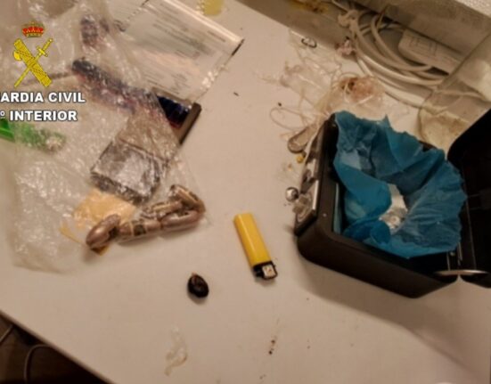 La Guardia Civil en operación conjunta con la Policía Nacional detiene a 3 personas de Vilanova de Arousa por un presunto delito de tráfico de drogas y pertenencia a grupo criminal