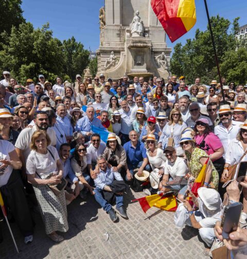 Alfonso Rueda vuelve a pedirle a Sánchez que convoque elecciones “por el bien de Galicia y de toda España”