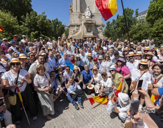 Alfonso Rueda vuelve a pedirle a Sánchez que convoque elecciones “por el bien de Galicia y de toda España”