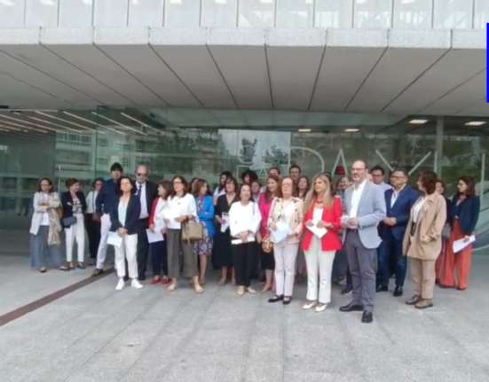 Magistrados y fiscales de Vigo se concentraron ante la Ciudad de la Justicia para mostrar su repulsa a la reformas que prepara el Gobierno