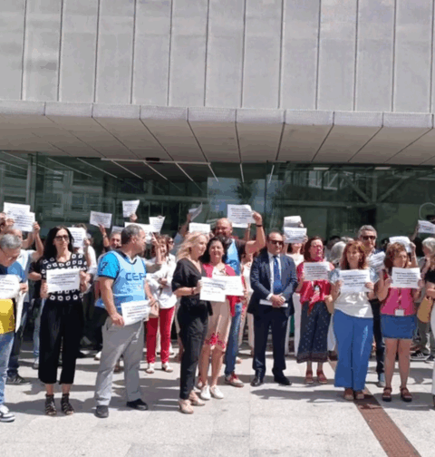 Los funcionarios se concentran en la ciudad de la Justicia de Vigo  para pedir que no se pierda el Juzgado de Instrucción 8 y se cree a mayores otro de Violencia de Género