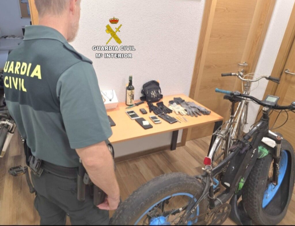 La Guardia Civil detiene a un vecino de Oia por presuntos delitos de robos con fuerza y hurtos en Baiona