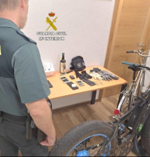 La Guardia Civil detiene a un vecino de Oia por presuntos delitos de robos con fuerza y hurtos en Baiona