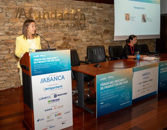 Marta Villaverde destaca la capacidad de la cadena mar-industria gallega para adaptarse a las tendencias del mercado y dar respuesta a las necesidades del consumidor