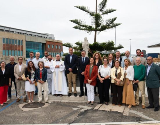 La Xunta cede al Puerto de Vigo una escultura de la Virgen del Carmen realizada por el CIFP Cantería de Galicia
