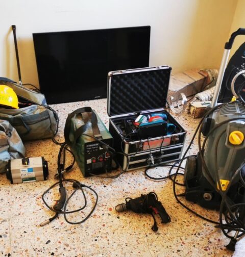 La Guardia Civil de Pontevedra detiene a un varón como presunto autor de un delito de robo con fuerza en las cosas y dos delitos por robo y uso de vehículo