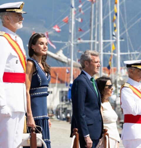 El presidente de la Xunta de Galicia, Alfonso Rueda, acude al acto de jura de bandera y entrega de los Reales Despachos en la Escuela Naval de Marín (Pontevedra) con SS.MM. Felipe VI y Doña Letizia, el día en el que la S.A.R. la Princesa de Asturias finaliza su etapa de formación en la Armada.