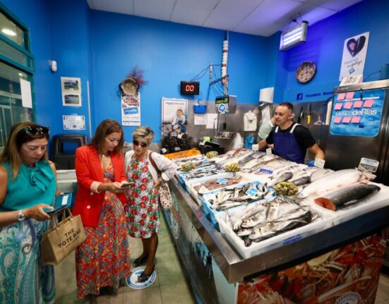 El Bono Pescado despierta gran interés en su lanzamiento y acumula más de 700 establecimientos adheridos y más de 52.000 bonos descargados en las primeras 24 horas