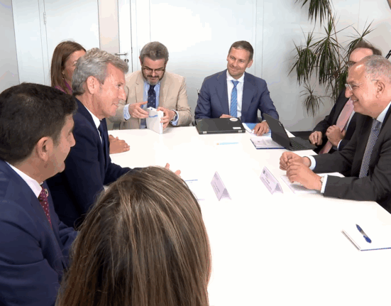 Rueda urge en Vigo al comisario de Pesca soluciones a los problemas de la flota palangrera