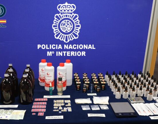 La Policía Nacional desmantela dos puntos negros en el mismo edificio del barrio de Churruca en Vigo