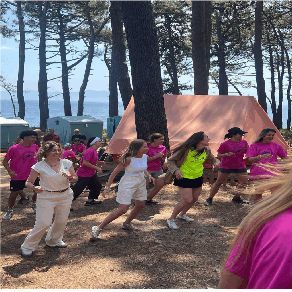 Un centenar de jóvenes participan en el campo de voluntariado impulsado por la Xunta en las Islas Cíes este verano